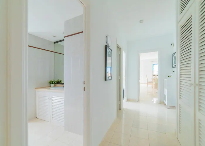 Club Paraiso 101 アデヘ