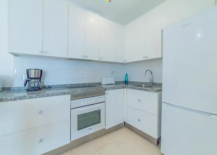 Club Paraiso 101 アデヘ