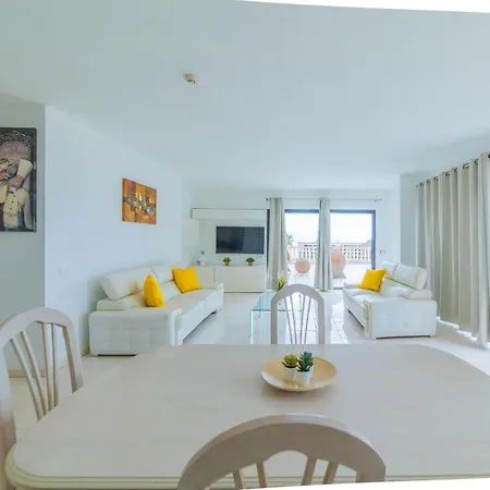 Club Paraiso 101 * 아데제